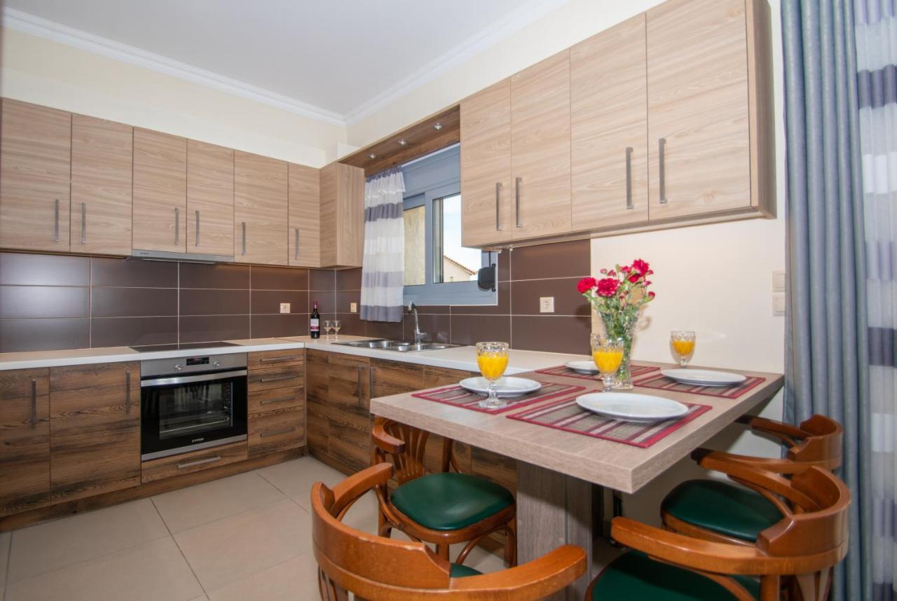 Liri'S Apartments Kalamaki  Ngoại thất bức ảnh